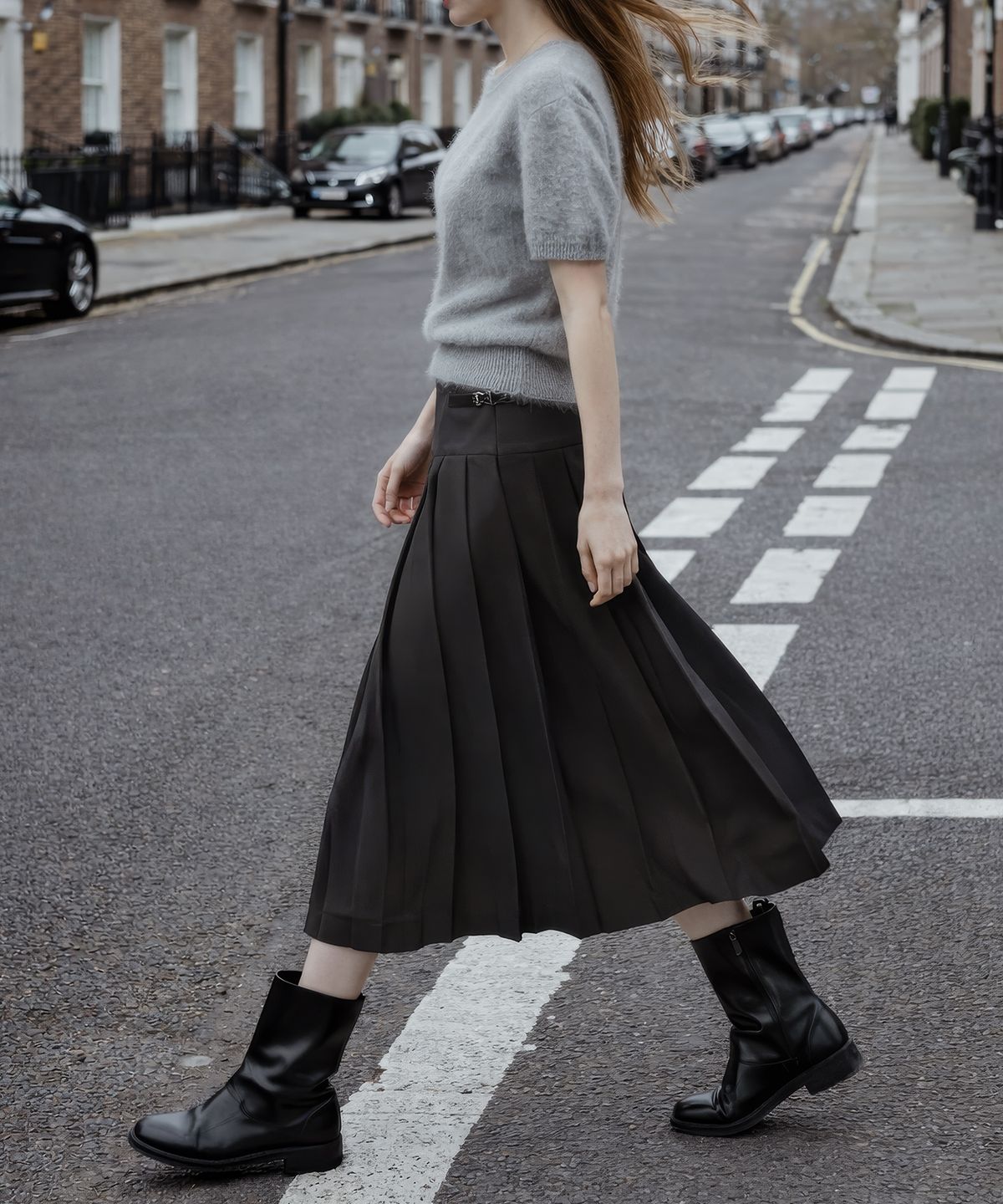 런던다다(LONDONDADA) LOGO PATCHED BUCKLE PLEATS SKIRT, GREY