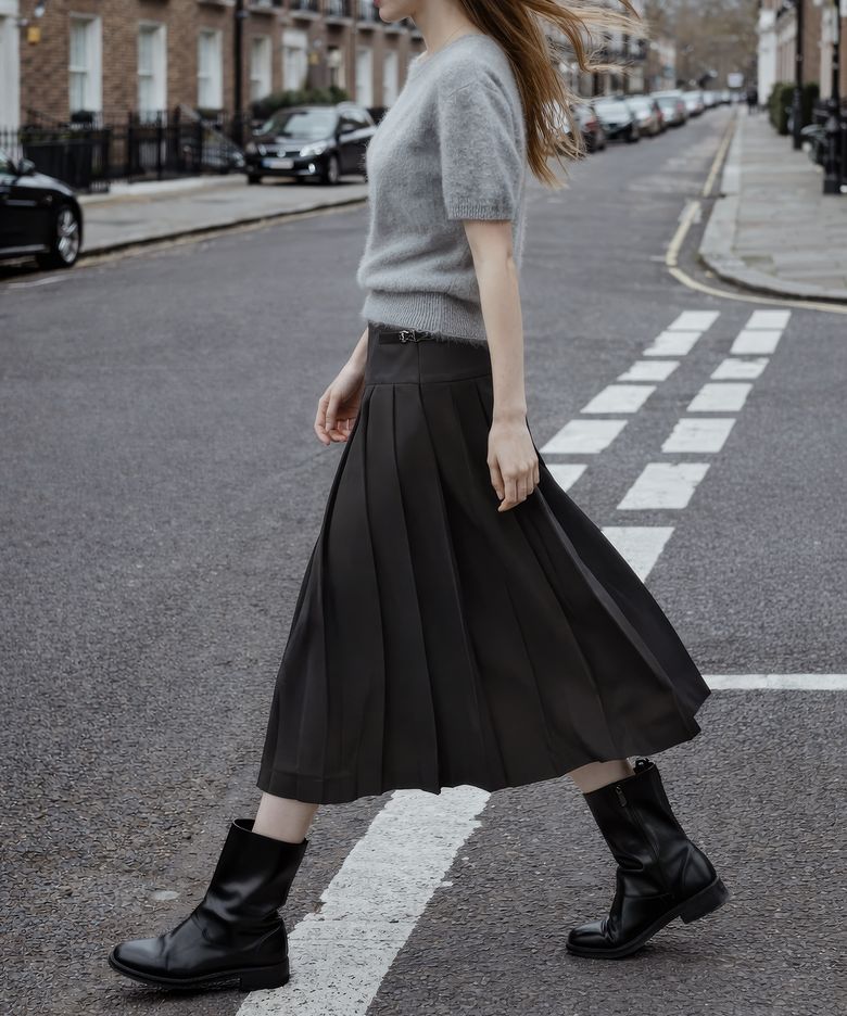 LOGO PATCHED BUCKLE PLEATS SKIRT, GREY