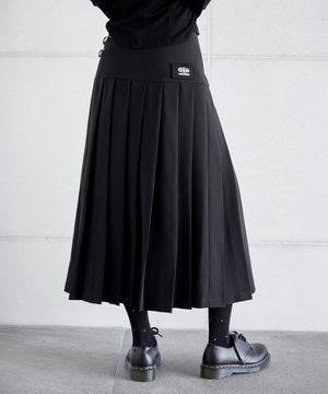 LOGO PATCHED BUCKLE PLEATS SKIRT, BLACK