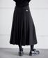 LOGO PATCHED BUCKLE PLEATS SKIRT, BLACK