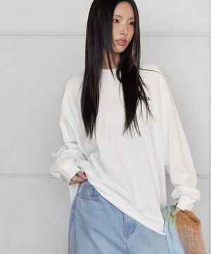 SIGNATURE PRINTED OVERSIZED FIT LONG-SLEEVED T-SHIRT, WHITE