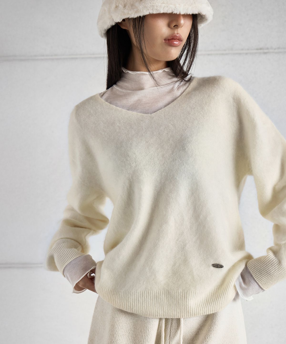 런던다다(LONDONDADA) SOFT CASHMERE  PENDANT V PULLOVER KNITWEAR, IVORY