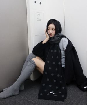 리버서블 도트 니트 머플러