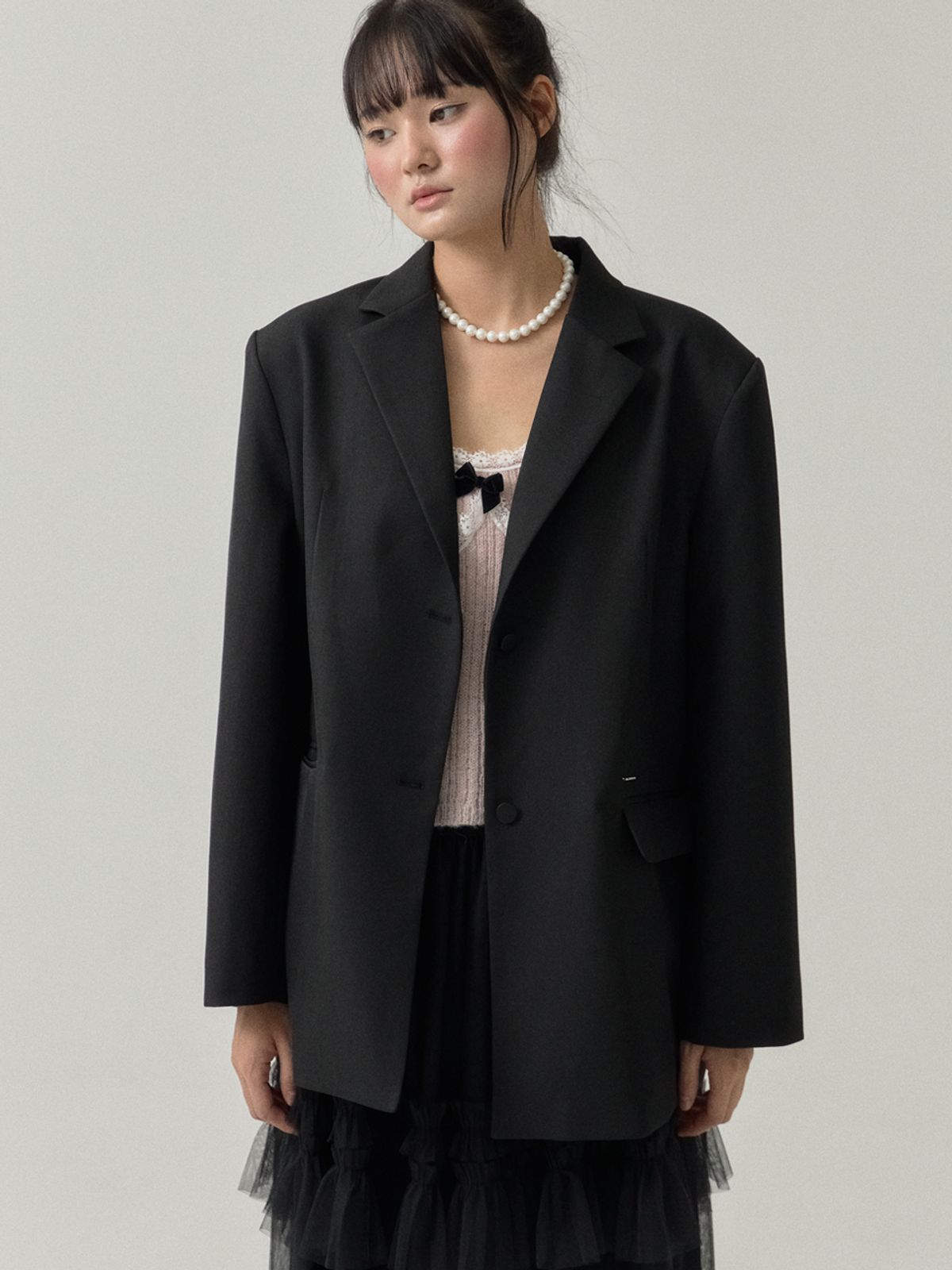 쏘리, 투 머치 러브(SORRY, TOO MUCH LOVE) Black Slit Tailored Oversized Jacket_Black
