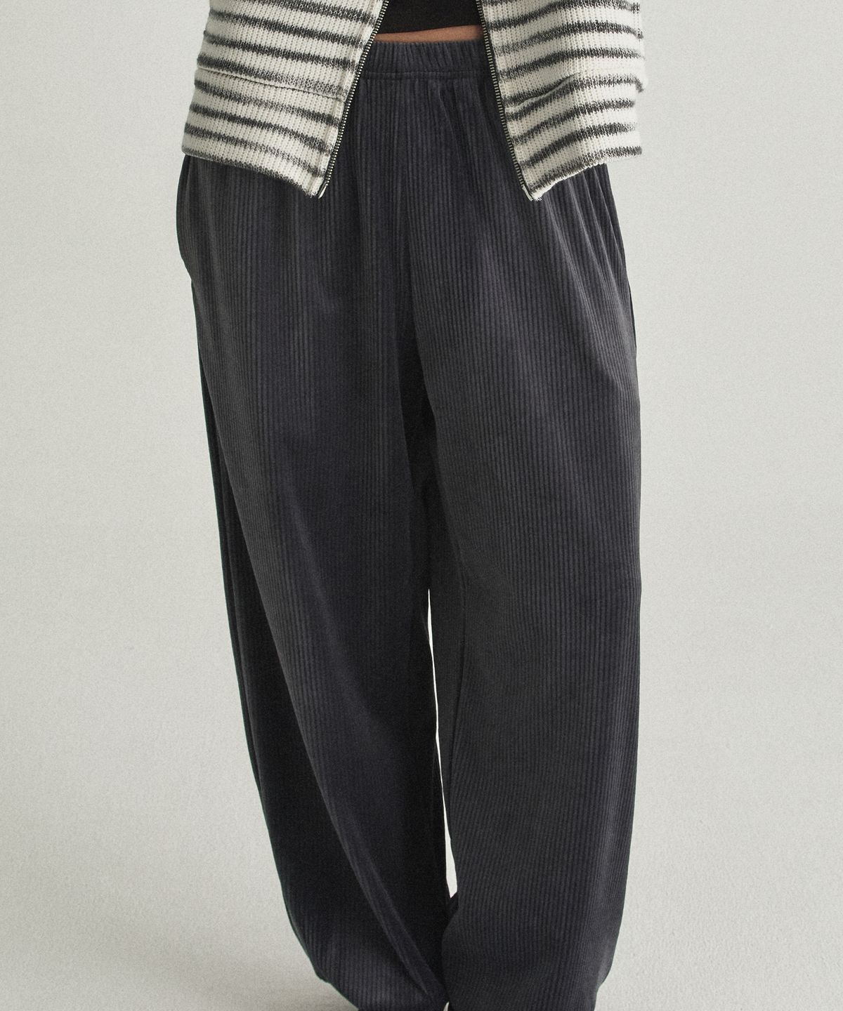 디어스토커(DEARSTALKER) NELLA BALLOON JOGGER PANTS - CHARCOAL