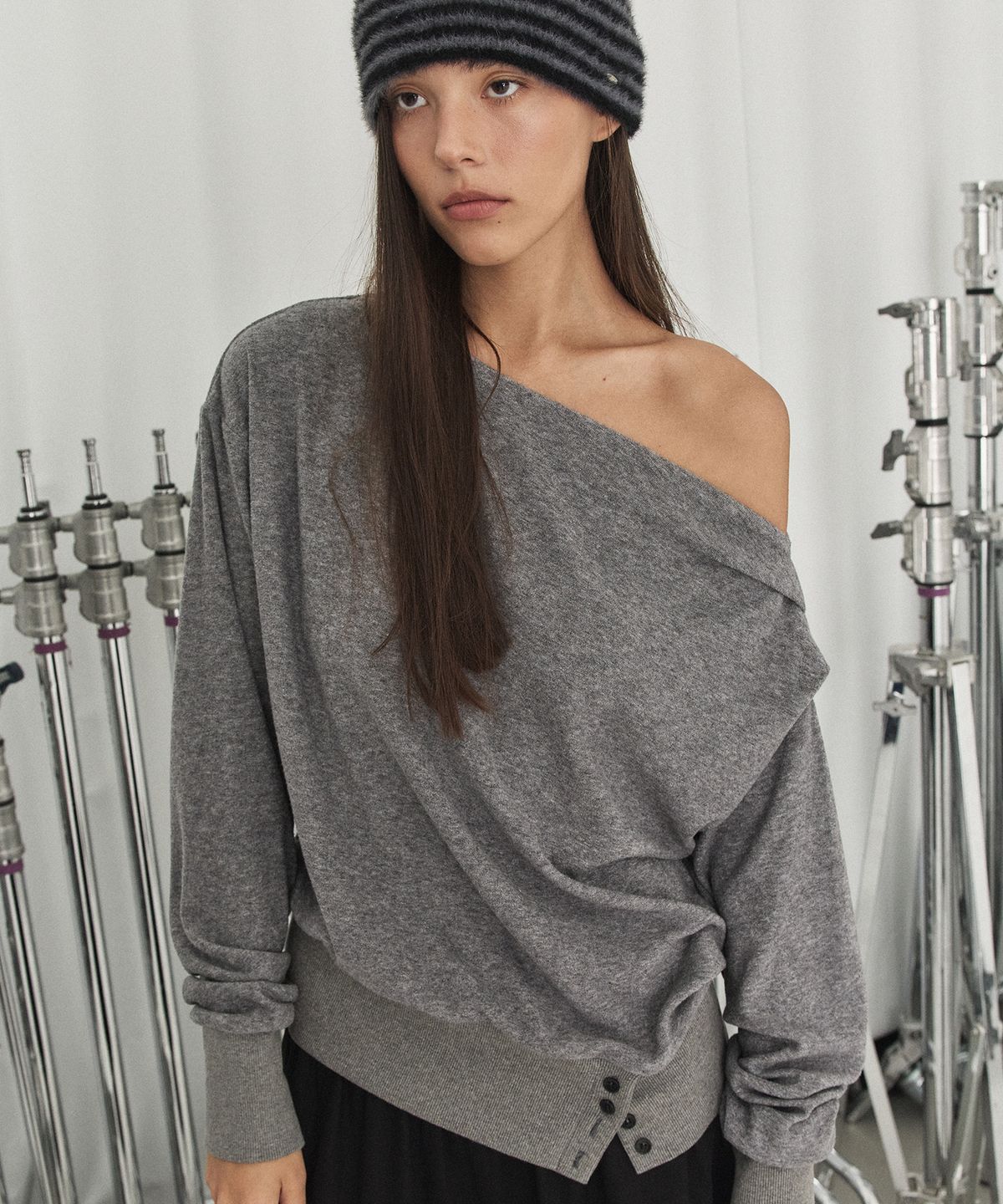 디어스토커(DEARSTALKER) MARIA ONE OFF-SHOULDER MTM - GREY