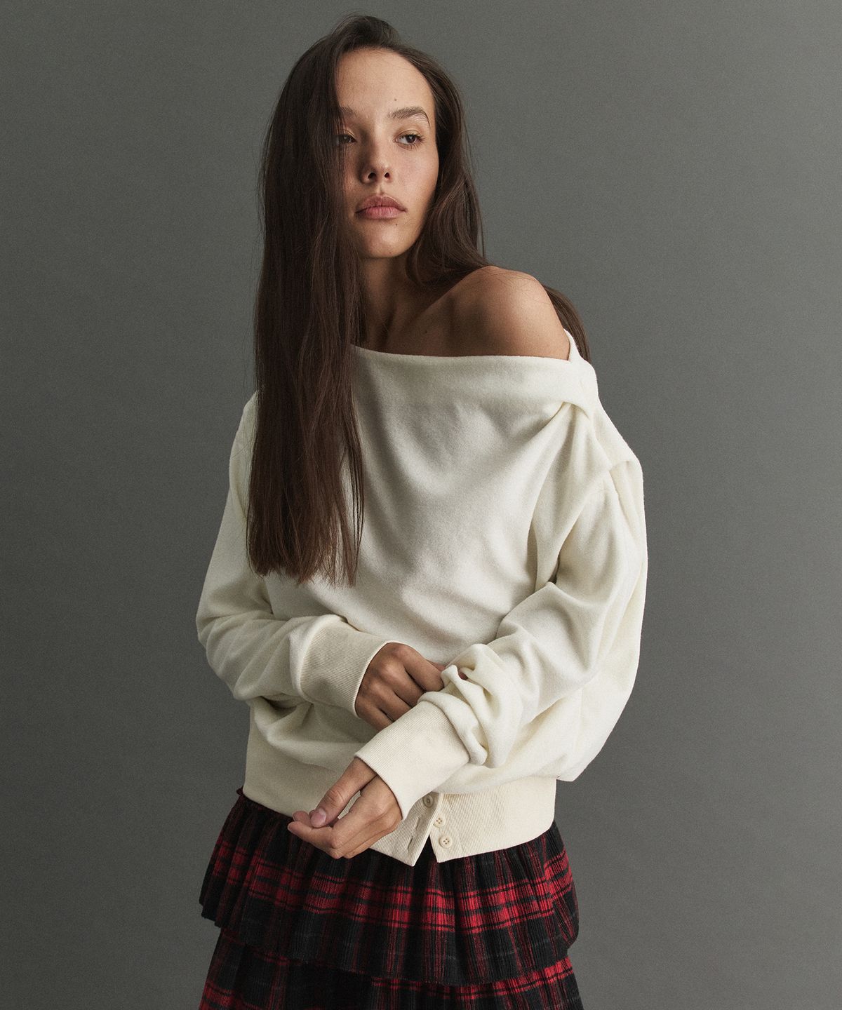 디어스토커(DEARSTALKER) MARIA ONE OFF-SHOULDER MTM - CREAM