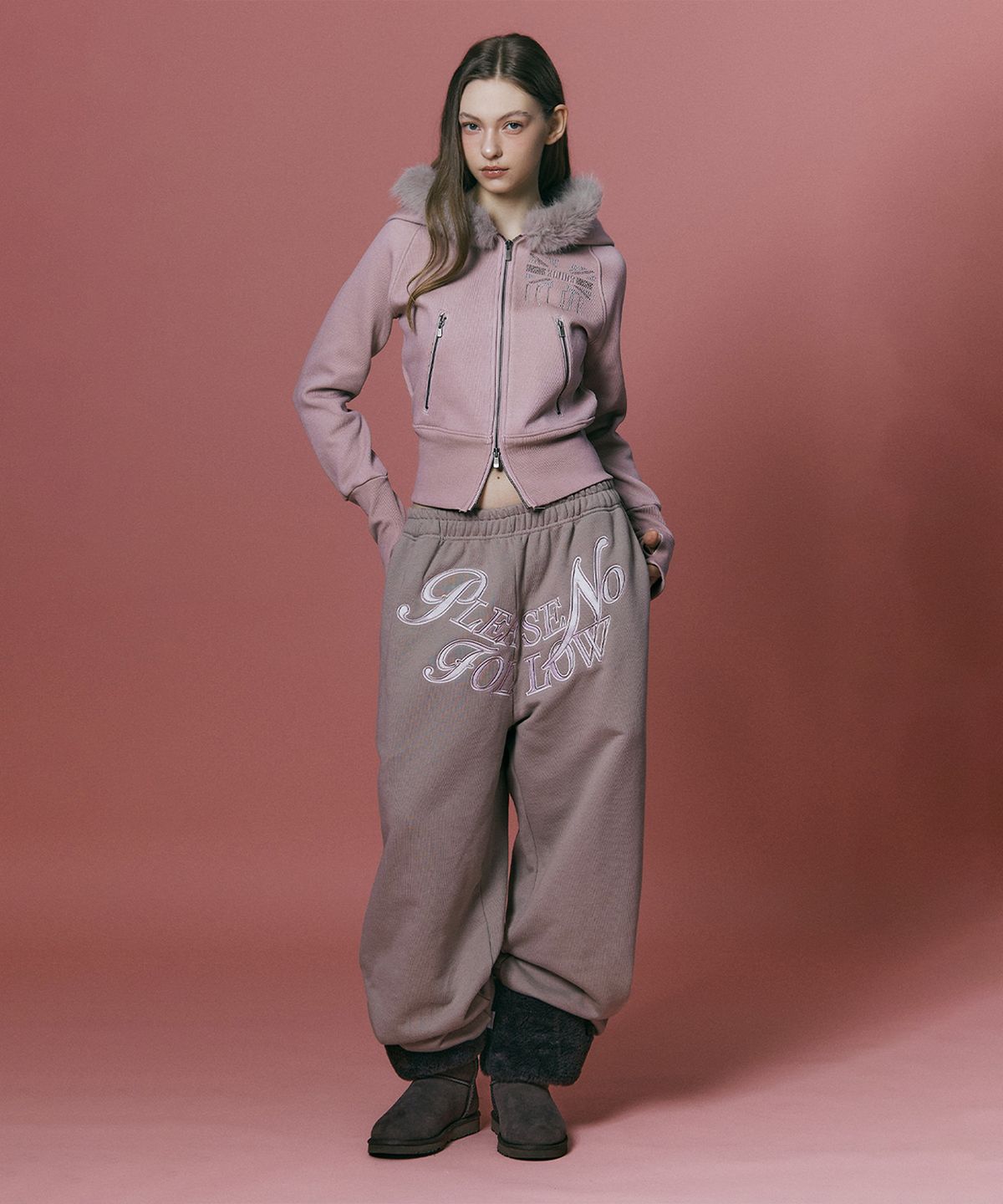 플리즈노팔로우(PLEASENOFOLLOW) Mami Wide Sweat Jogger (Mocha Mousse)