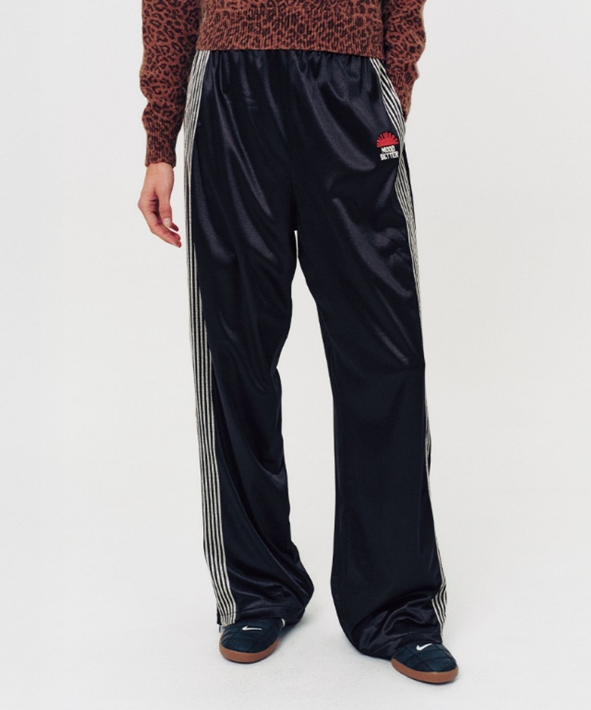 무드베러(MOODBETTER) SIDE LINE TRACK PANTS BLACK