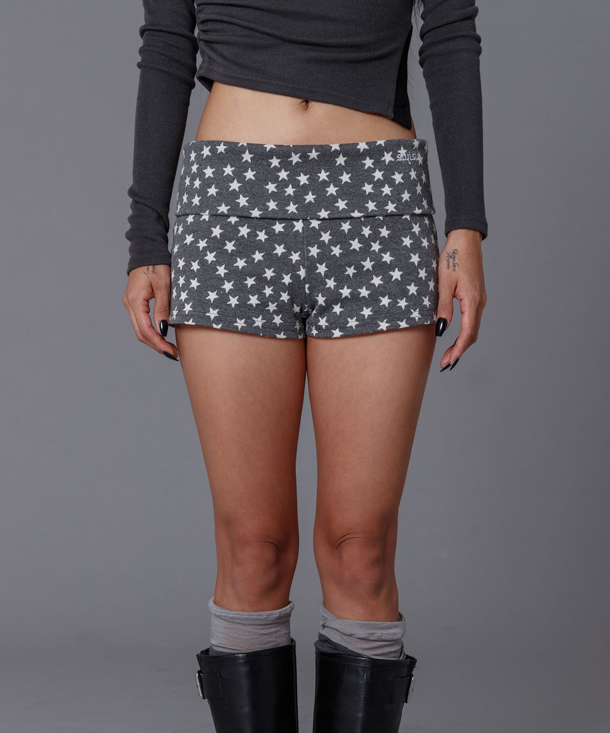 슬리시스(SLYISIS) Star Folding Micro Shorts (Charcoal)