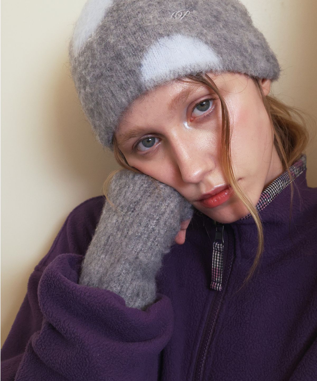 포에브(POEV) Fluffy Dotted Knit Beanie - Grey
