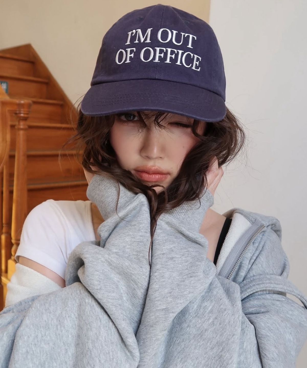 베스티리아(VESTIRYA) Witty Lettering Ball Cap Navy