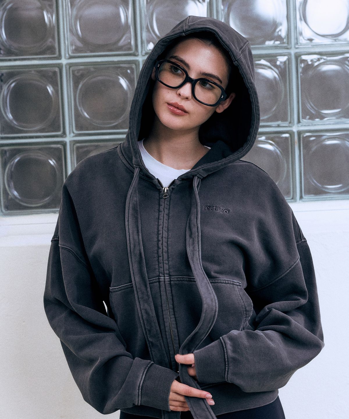 베스티리아(VESTIRYA) Small logo Ribbon Zip-up Charcoal