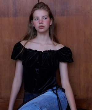 드위 벨벳 셔링 블라우스_Dewy Blouse