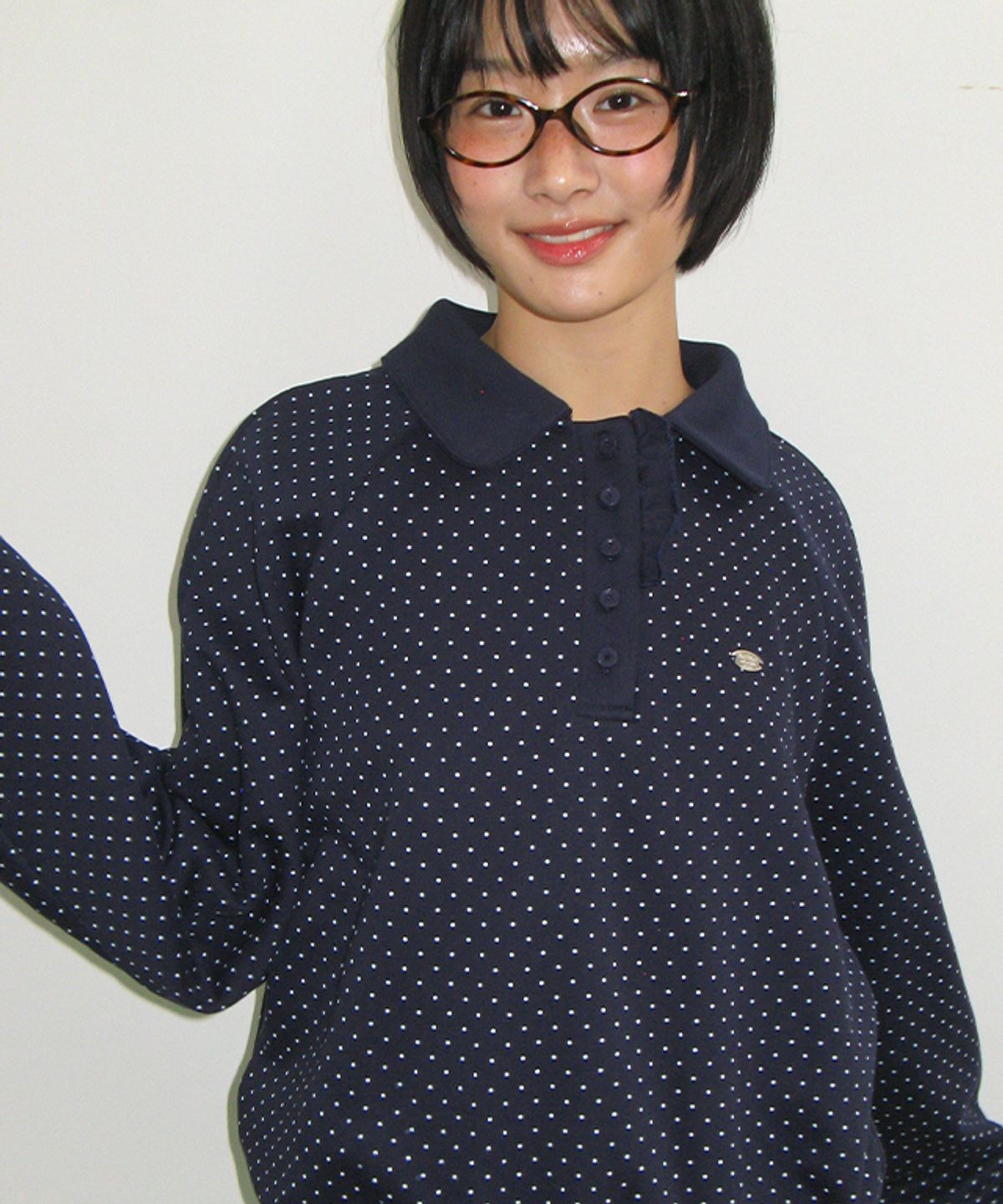 론론(RONRON) DOT FRILL HENRYNECK SWEATSHIRT NAVY