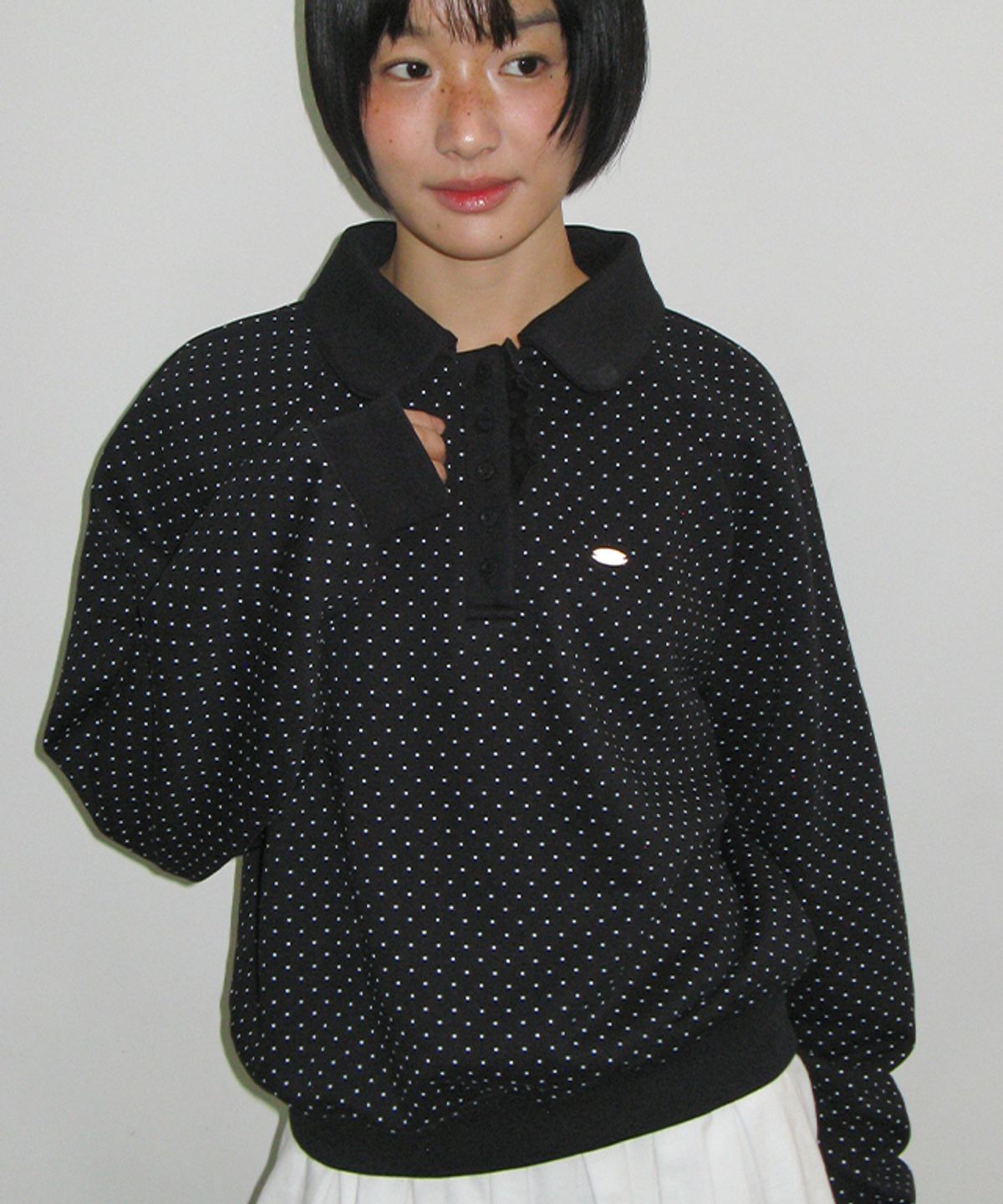 론론(RONRON) DOT FRILL HENRYNECK SWEATSHIRT BLACK