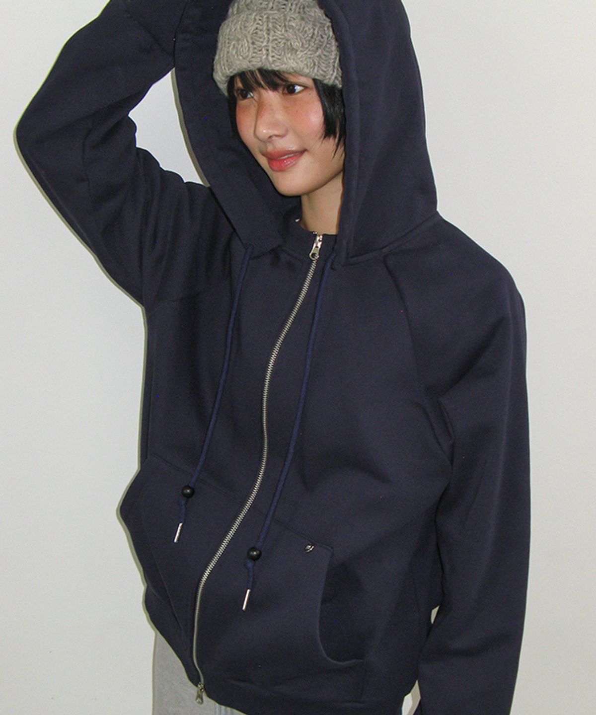 론론(RONRON) WOOD BEADS HOODIE ZIP UP NAVY