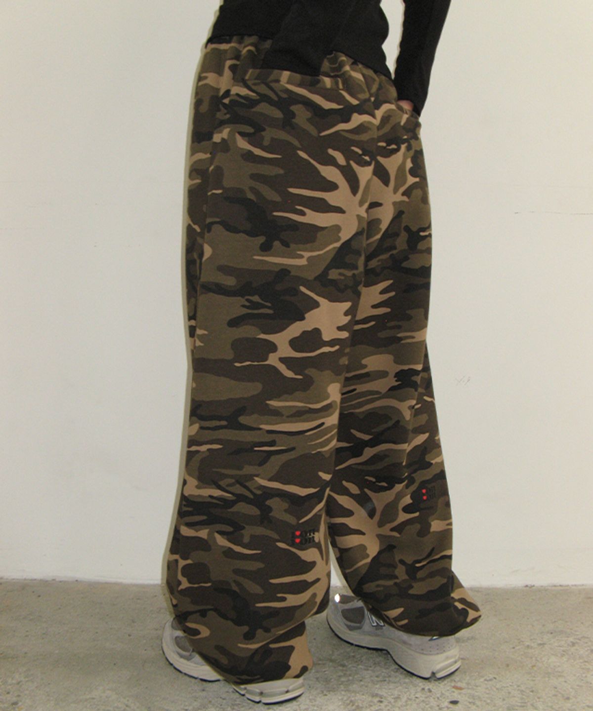 론론(RONRON) MINI LOGO BALLOON PANTS CAMOUFLAGE