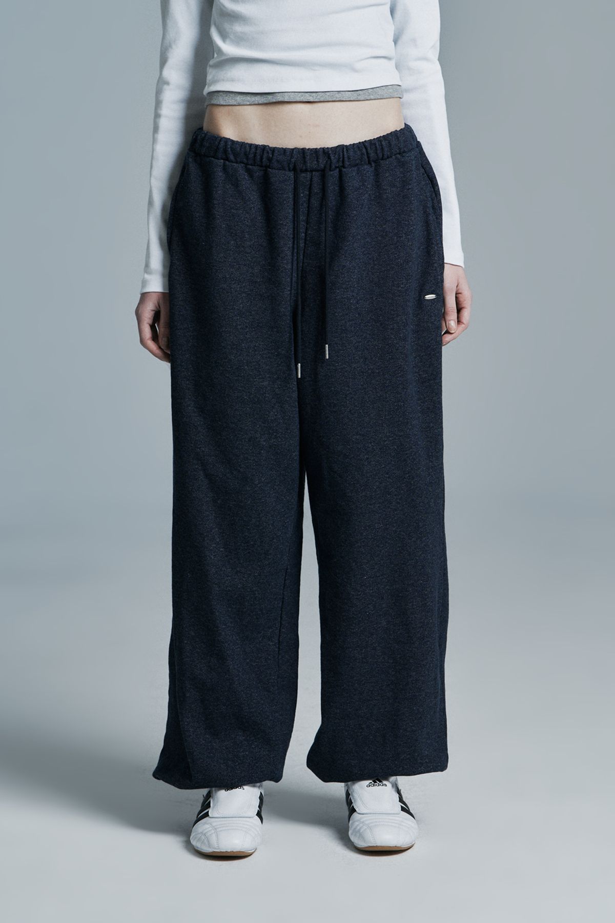 시너진(SYNERJYN) INDIGO DENIM SWEATPANTS BLUE
