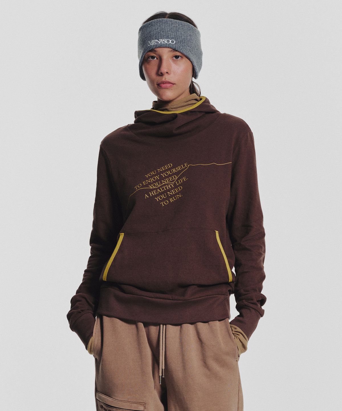 미나수(MENASOO) MNS Track Binding High Neck Hoodie_Brown