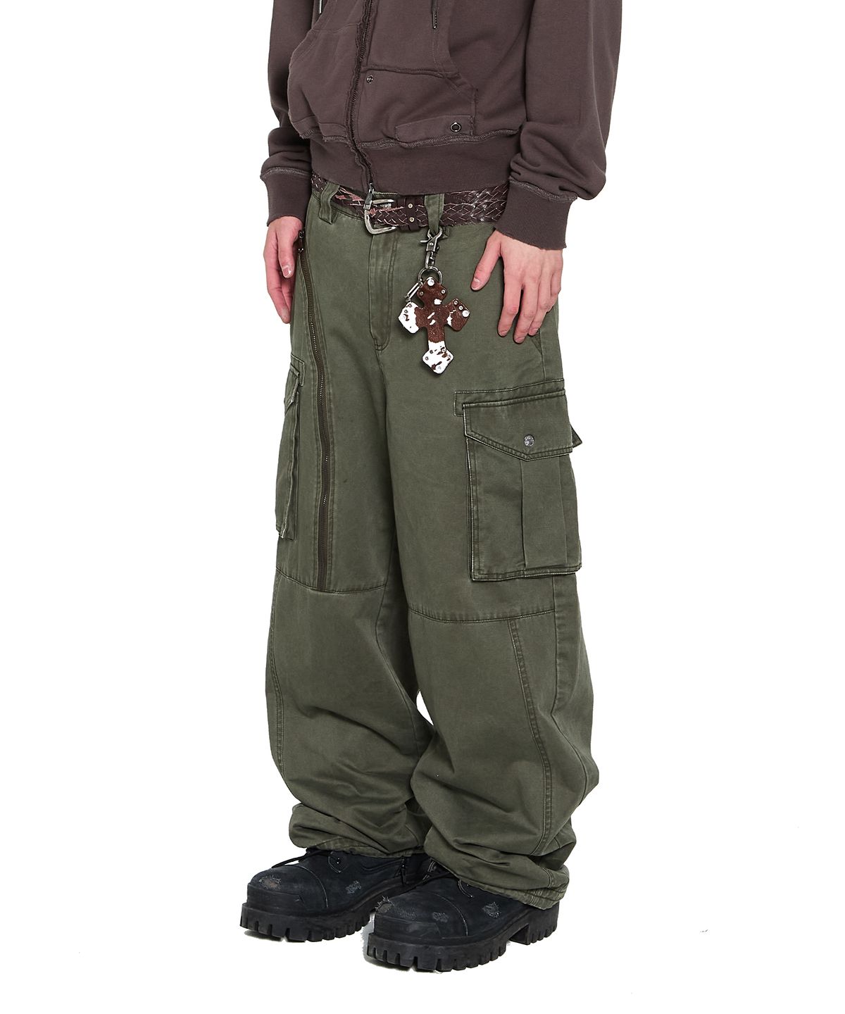 아캄(AAKAM) Oblique Zippered Cargo Pants (Khaki)