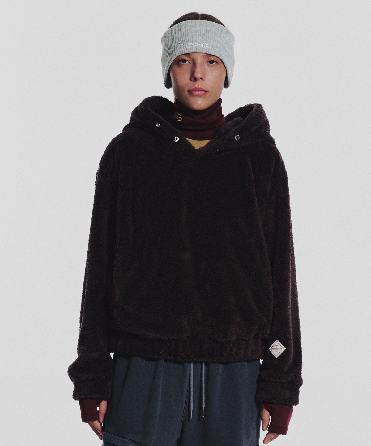 미나수(MENASOO) Pogme Fleece String Hoodie_Brown