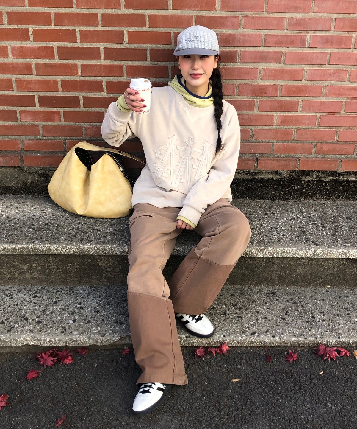 미나수(MENASOO) Pocket Point Cotton Track Pants_Brown
