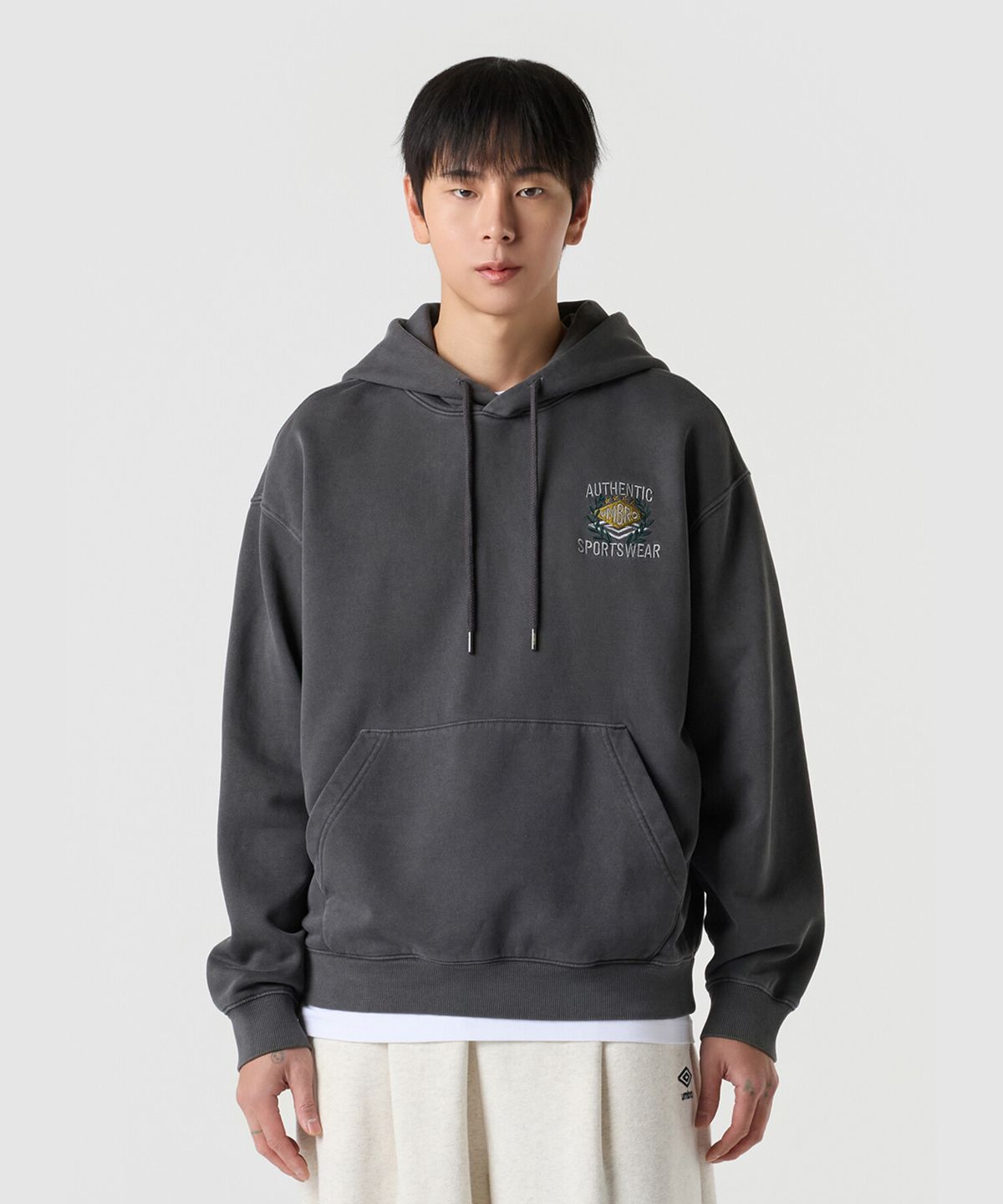 엄브로(UMBRO) 더블 다이아 기모 후드 티셔츠 차콜 UQ421CHDO4