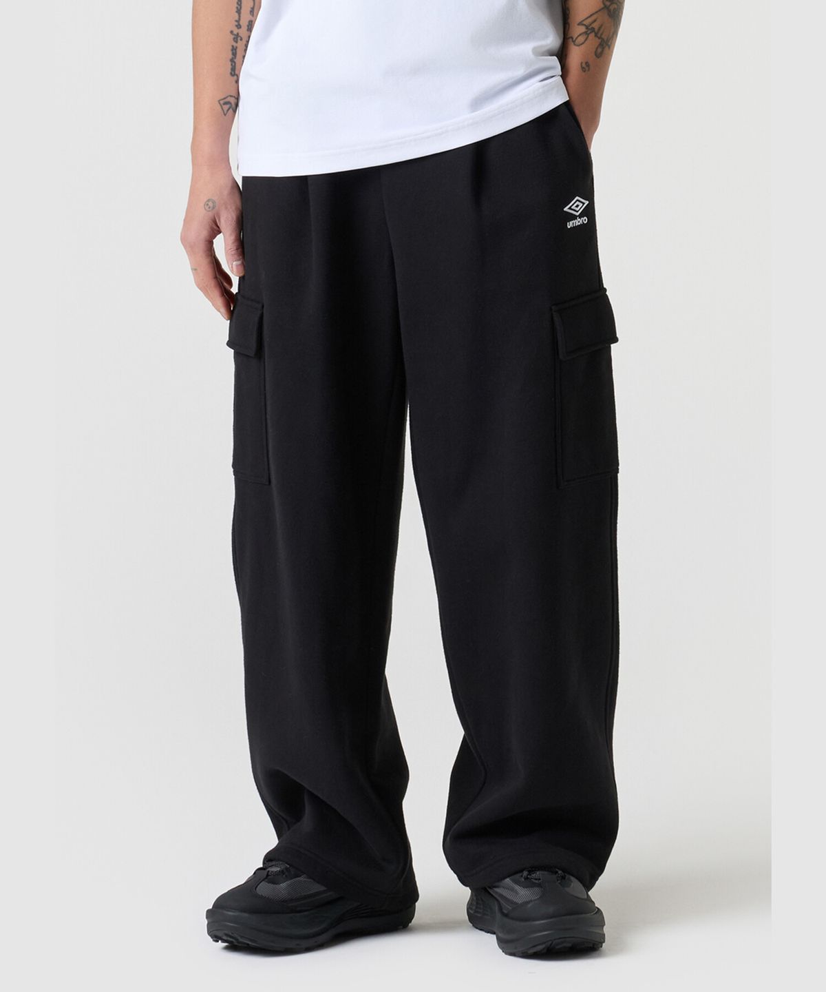 엄브로(UMBRO) 카고 기모 와이드 팬츠 블랙 UQ423CFPO5