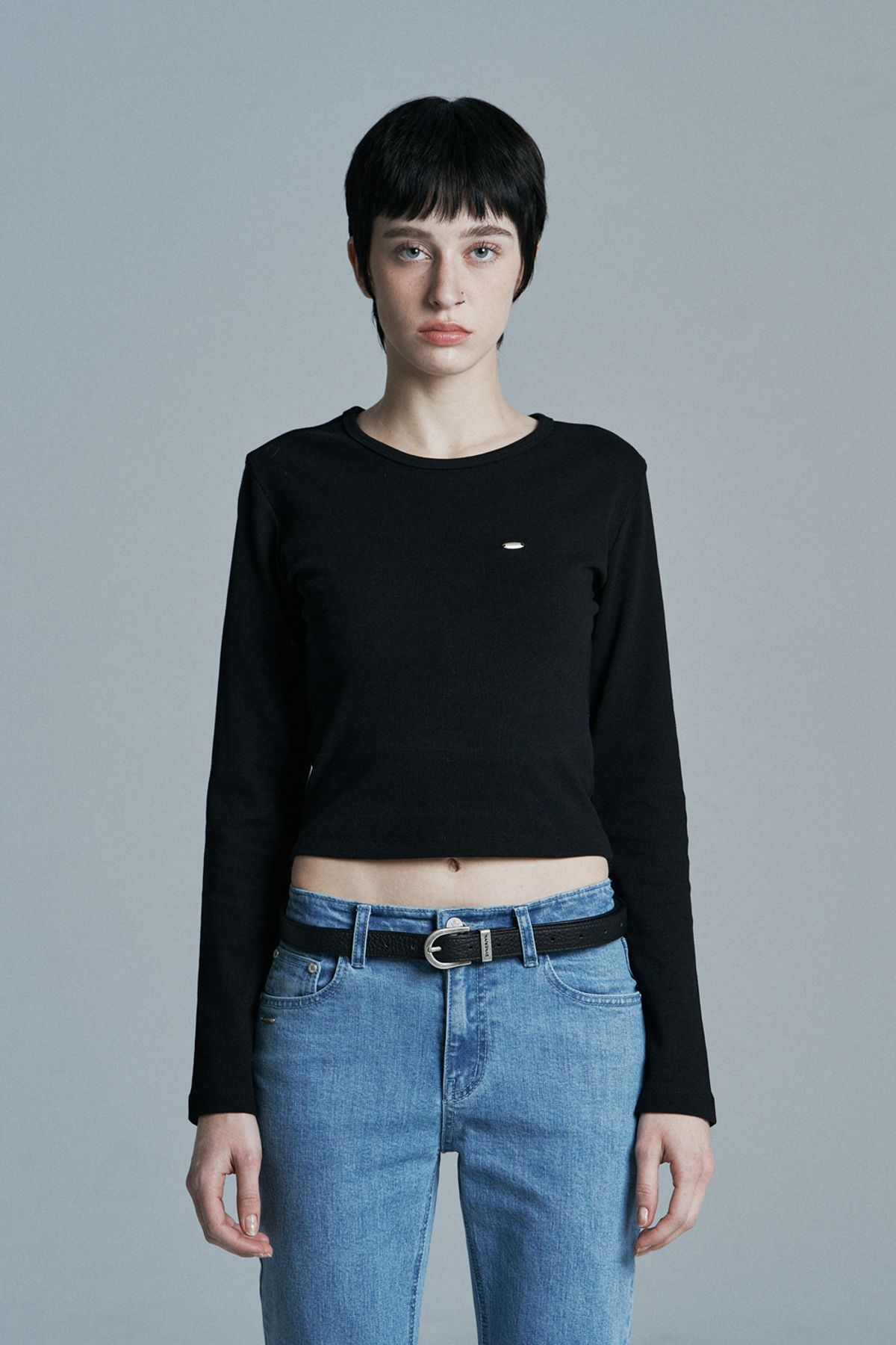 시너진(SYNERJYN) ROUND CROP LONG SLEEVE BLACK