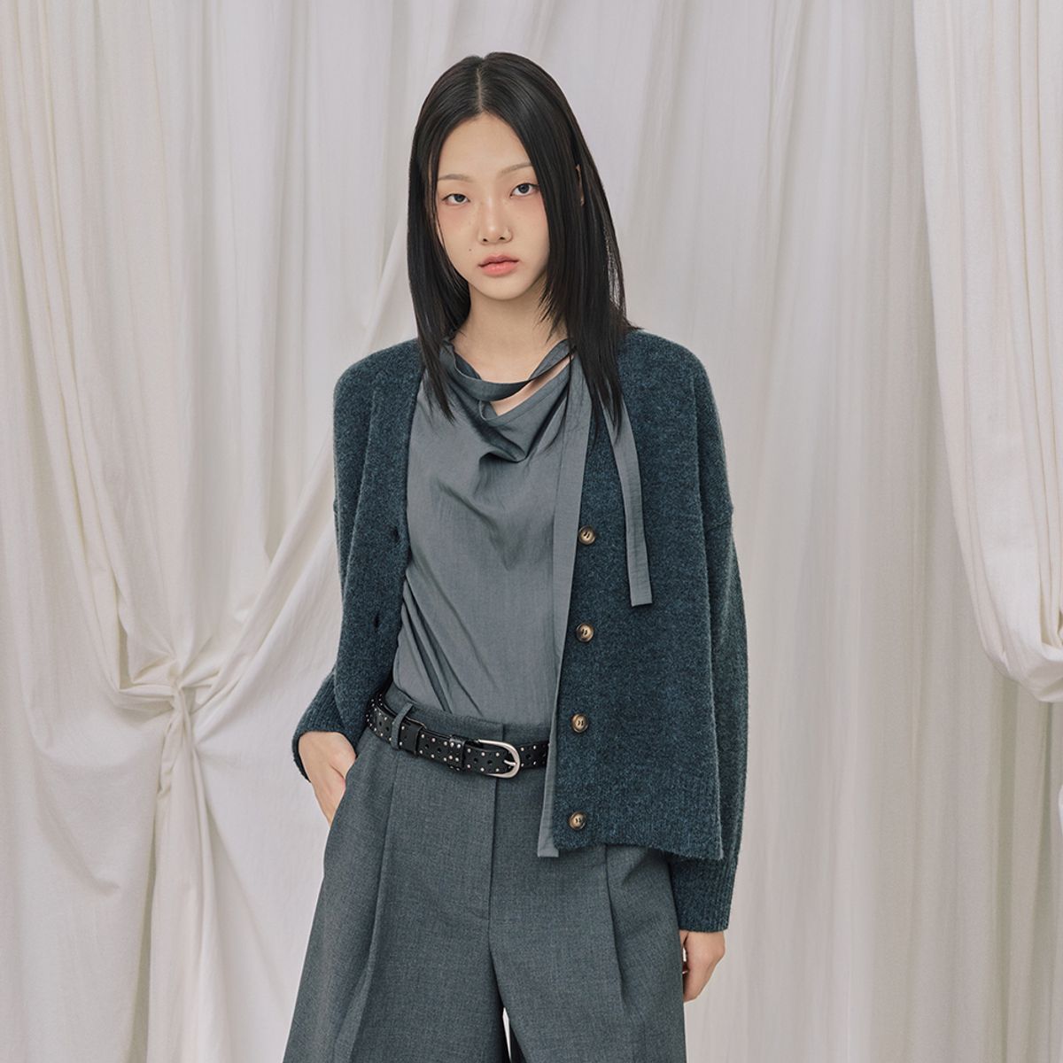 랩(LAP) 브이넥 루즈핏 세미크롭 가디건 AR4KGB60