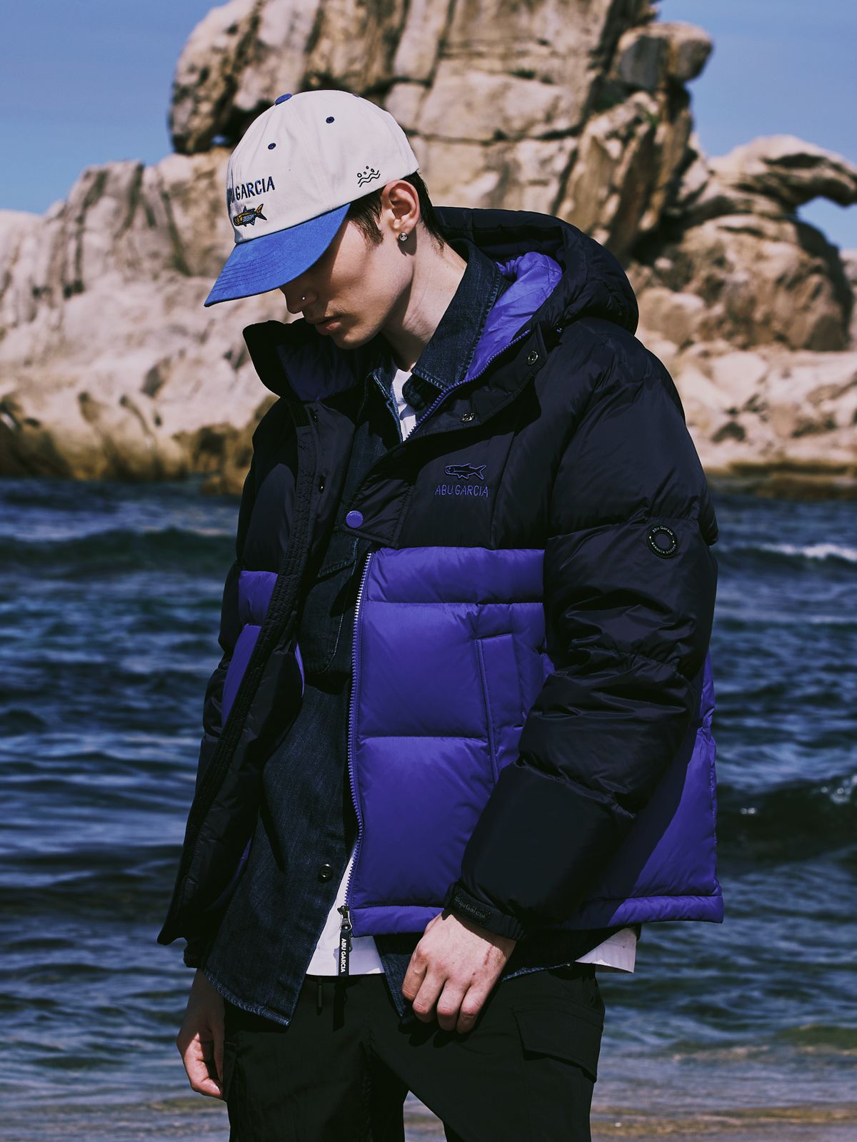 아부가르시아(ABU GARCIA) 컬러 블록 하프 플라켓 다운 자켓 NAVY