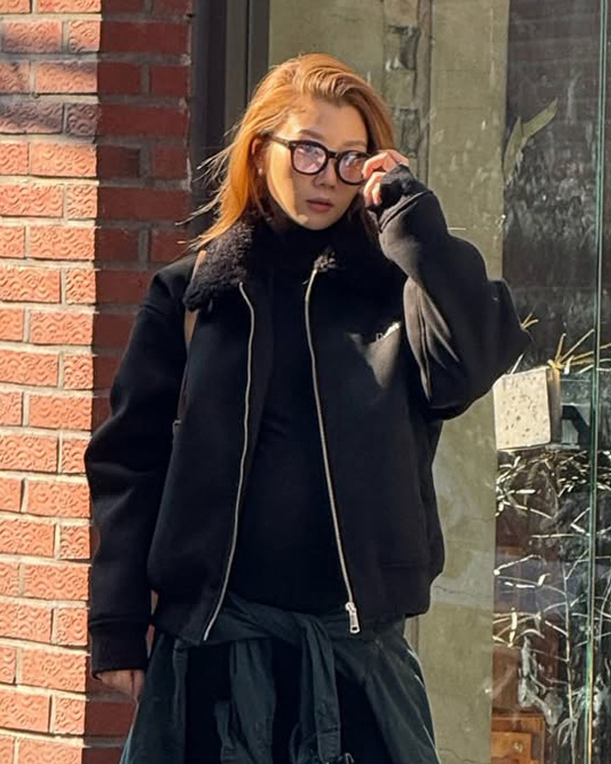 다이닛(DEINET) FAUX SUEDE FUR MUSTANG JACKET IN BLACK
