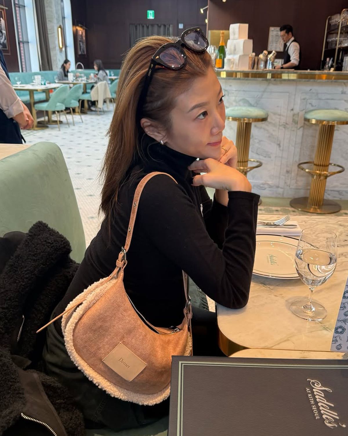 다이닛(DEINET) FAUX SUEDE FUR MINI SHOULDER BAG IN BEIGE