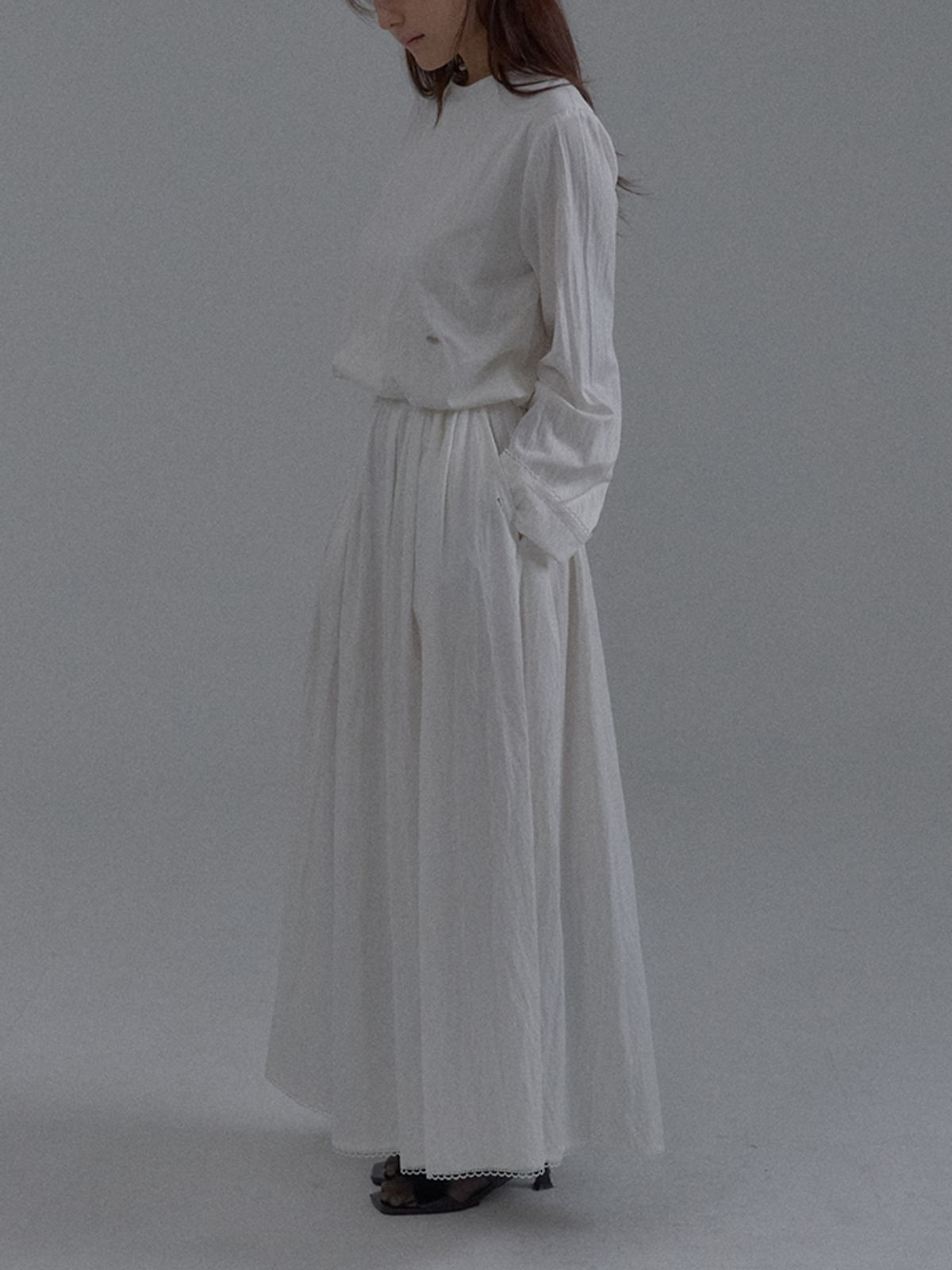쏘리, 투 머치 러브(SORRY, TOO MUCH LOVE) Aether White Fluid Skirt_Ivory