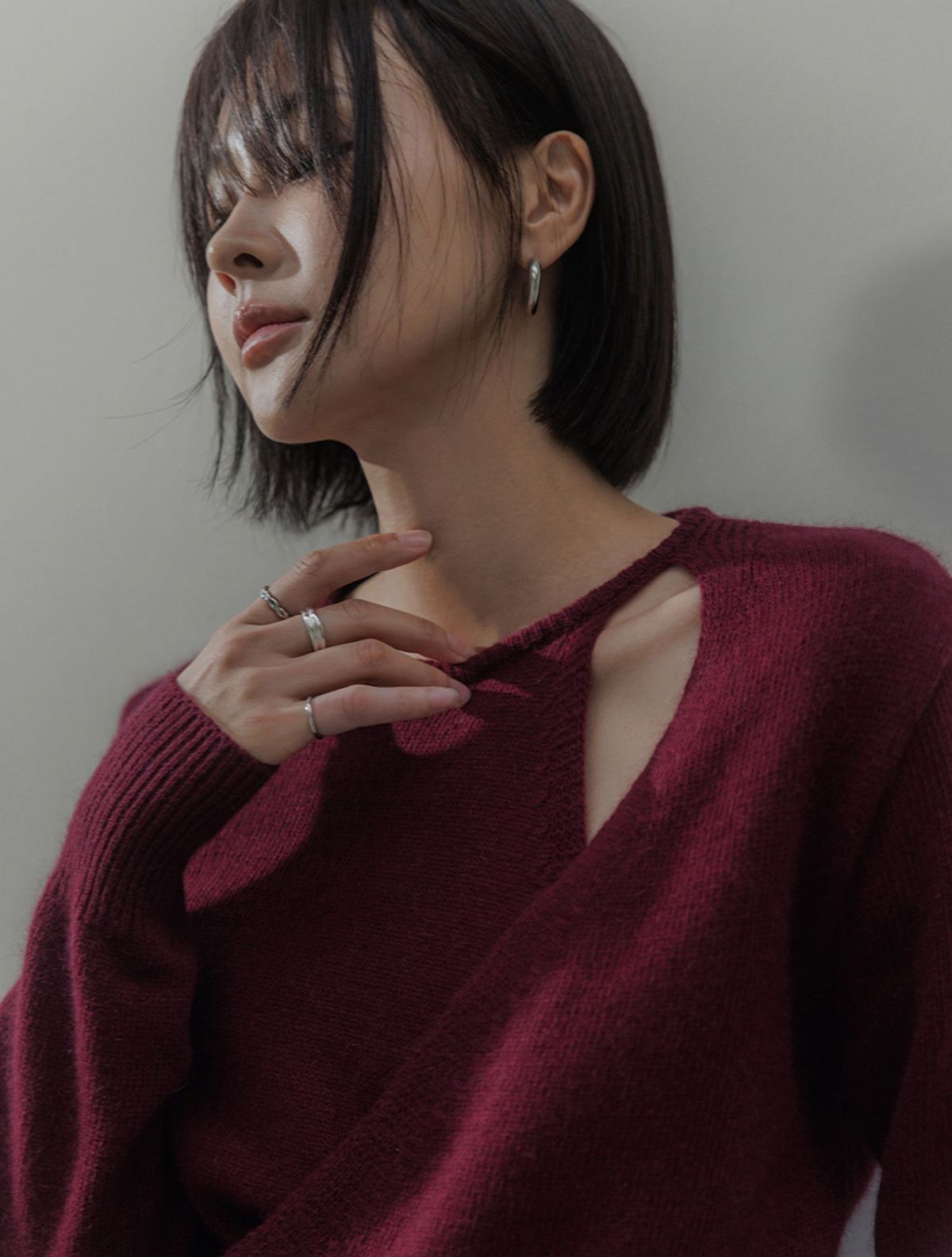 메무아(MEMUA) 끌레르 랩핑 메리노울 라쿤 니트