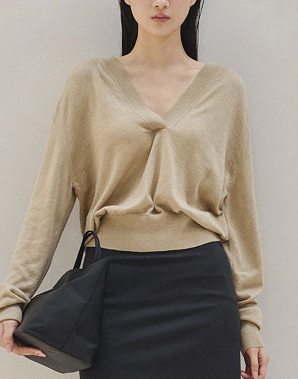디그(DIGUE) deep V silk KNIT (SILK 10% / BEIGE)