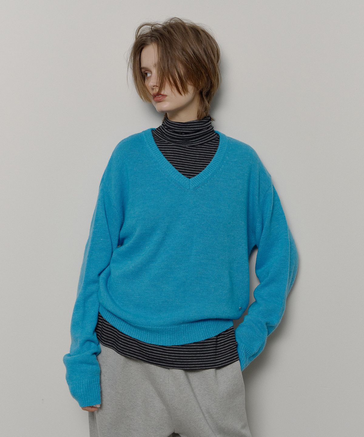 론크(LONQUE) WOOL V-NECK KNIT (BLUE)