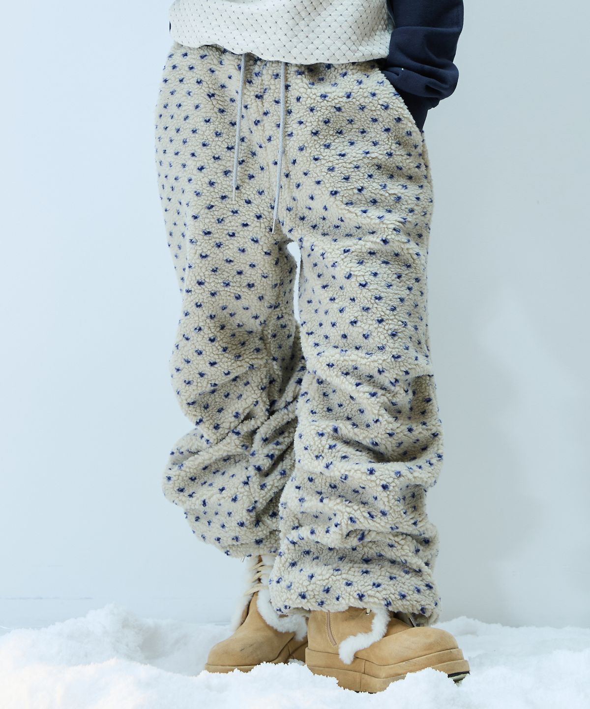 라티젠(LARTIGENT) L21 DOT FLEECE PANTS(CREAM)