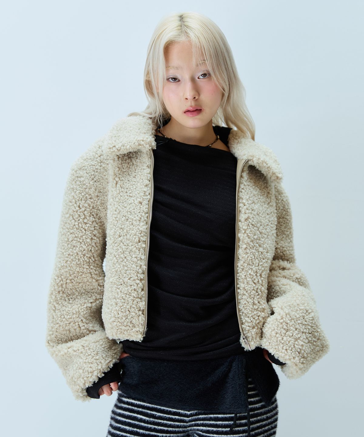 라티젠(LARTIGENT) L21 FAUX CROP FUR JACKET(BEIGE)
