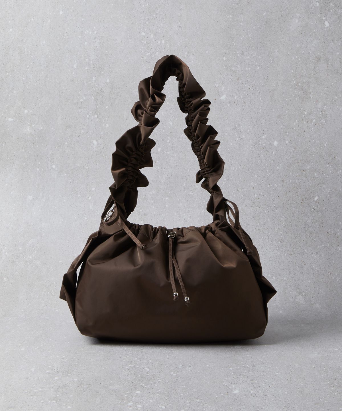 슈콤마보니(SUECOMMA BONNIE) Fev_Ruffle bag_large(brown)_DFBAA25501BRN