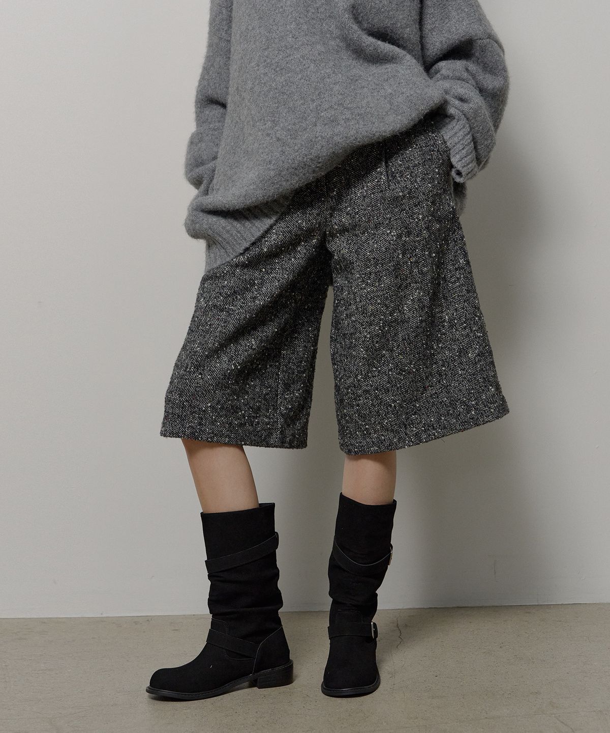 론크(LONQUE) HERRINGBONE BERMUDA PANTS (BLACK)