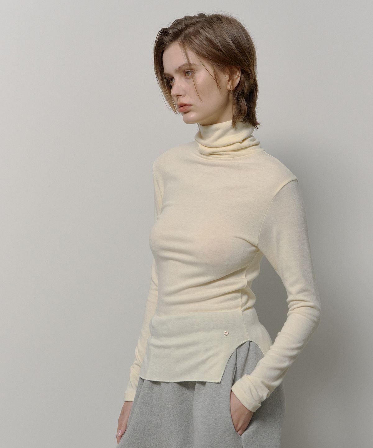 론크(LONQUE) ESSENTIAL TURTLE NECK LONG SLEEVE (IVORY)