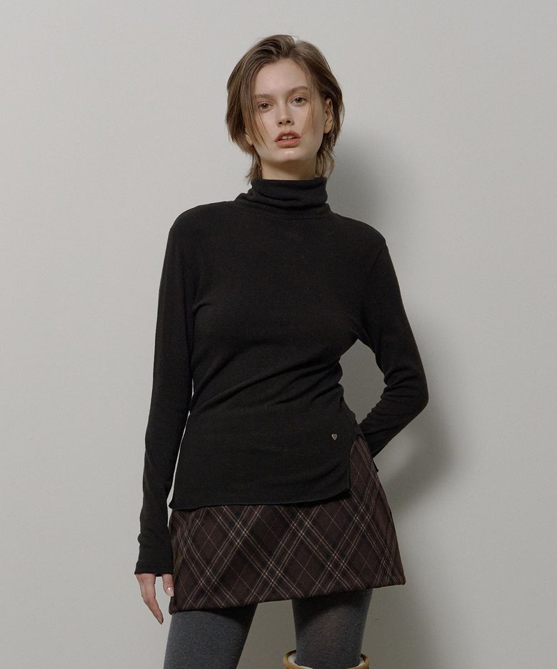 ESSENTIAL TURTLE NECK LONG SLEEVE (BLACK)