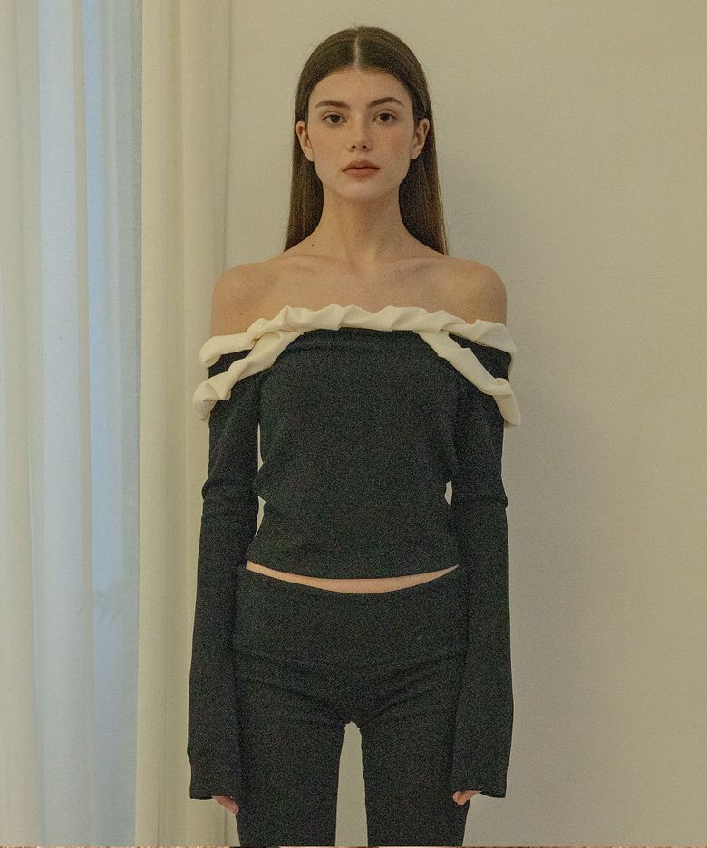 TWIST FRILL OFF-SHOULDER TOP IVORY-BLACK