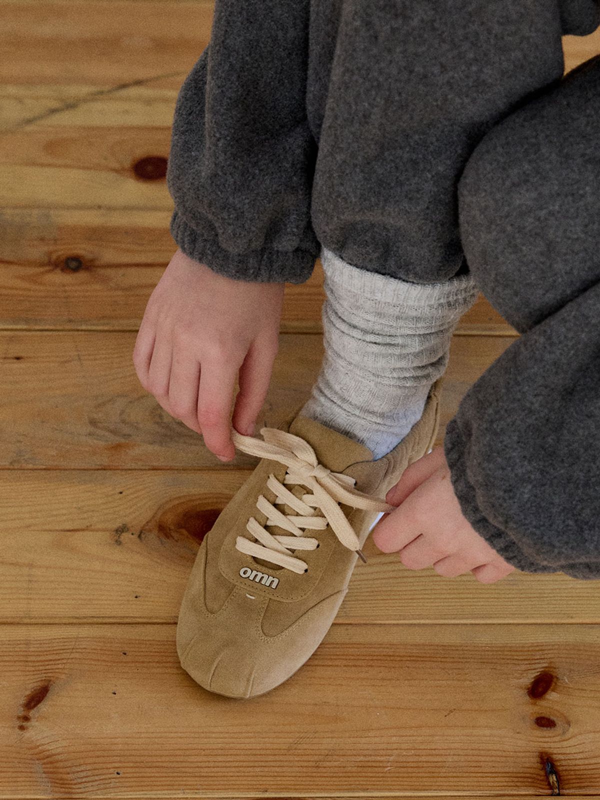 옴니포턴트(OMNIPOTENT) omn Suede Sneakers _Beige