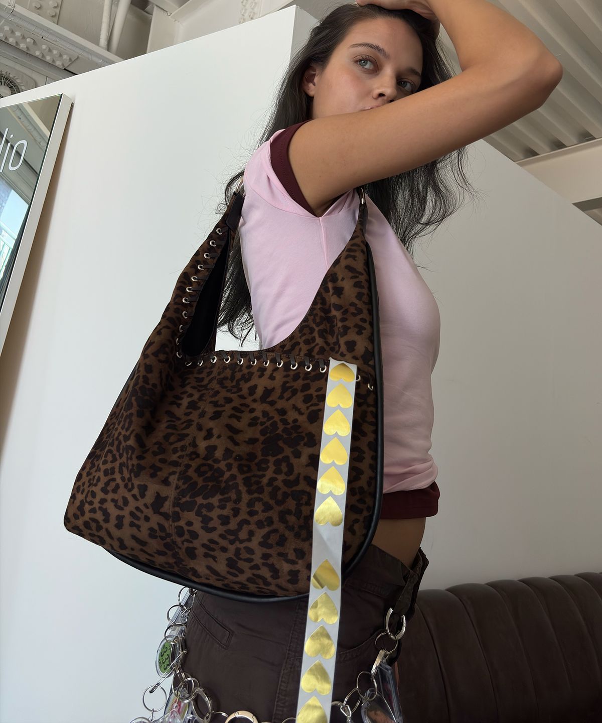 여밈(YEOMIM) medium slash hobo bag (leopard)