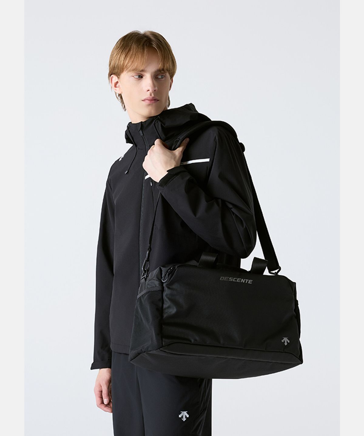 데상트(DESCENTE) 트레이닝 커뮤터 짐백 (25L) 블랙 SR123TBG1B
