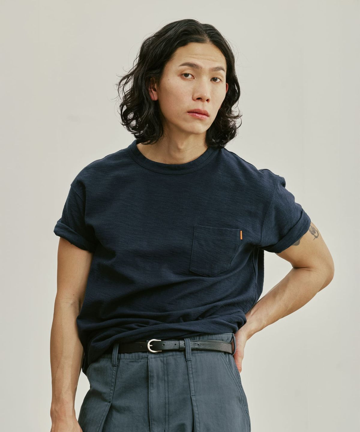 유니버셜 오버롤(UNIVERSAL OVERALL) SLUB POCKET T-SHIRT NAVY