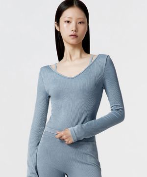 올텐션 딥 브이넥 탑